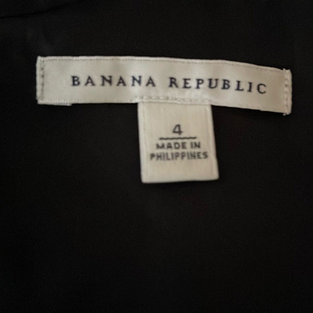 Banana Republic size 4 (fits more like a 2) black
